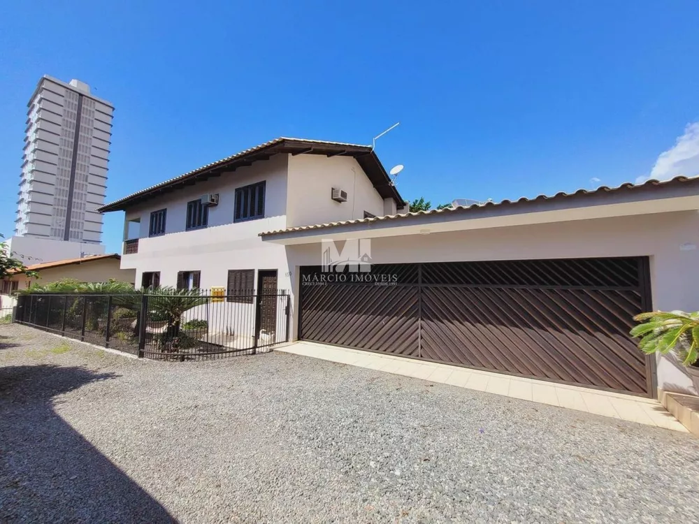 Casa, 4 quartos, 252 m² - Foto 2