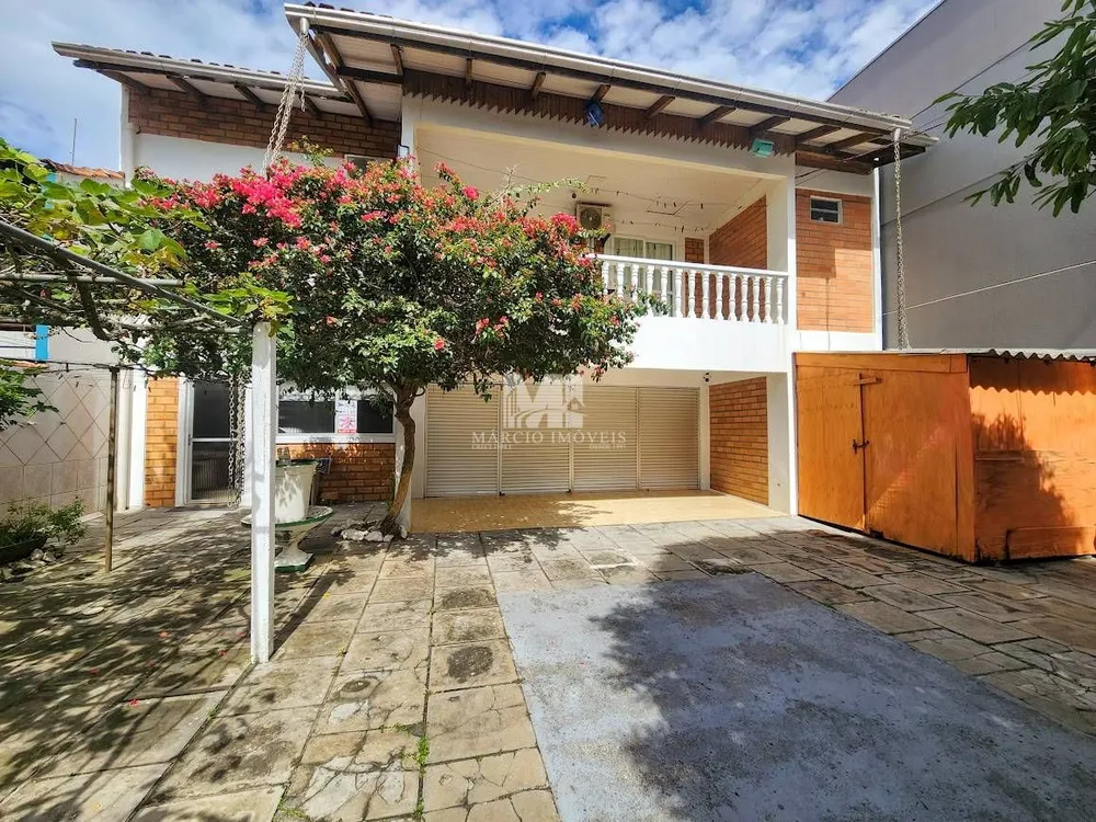 Casa, 4 quartos, 220 m² - Foto 1