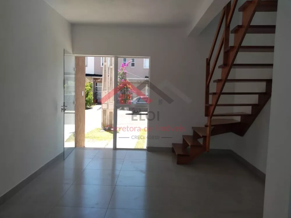 Casa à venda com 2 quartos, 50m² - Foto 2