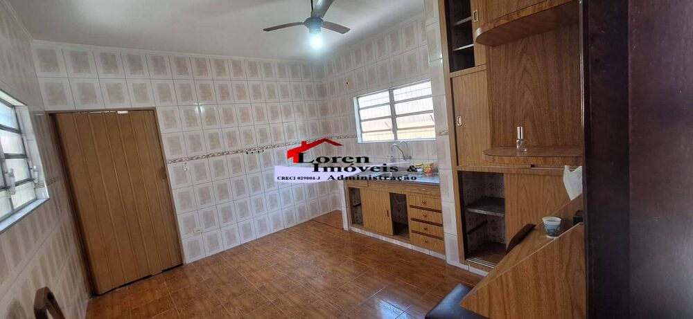 Casa para alugar com 3 quartos, 200m² - Foto 2
