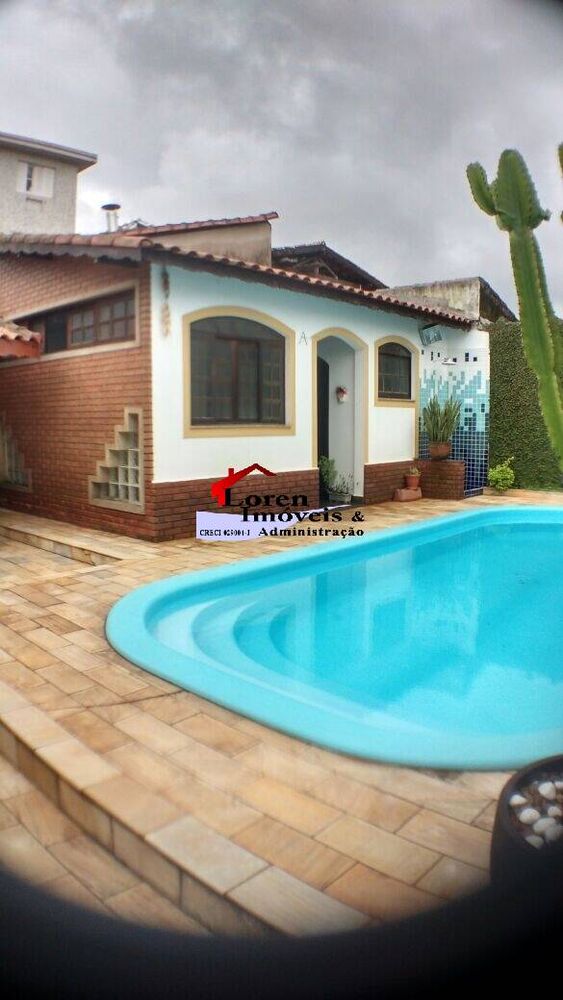 Casa à venda com 3 quartos, 185m² - Foto 1