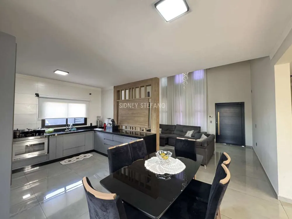 Casa, 4 quartos, 215 m² - Foto 1