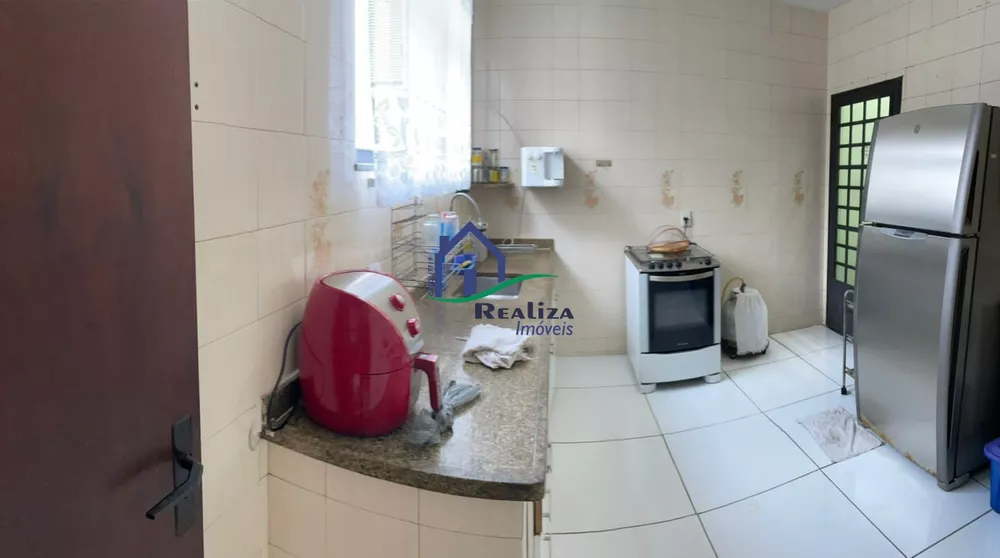 Casa à venda com 3 quartos, 300m² - Foto 3