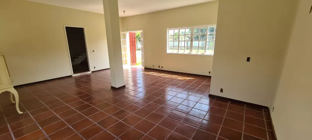 Casa à venda com 4 quartos, 210m² - Foto 1