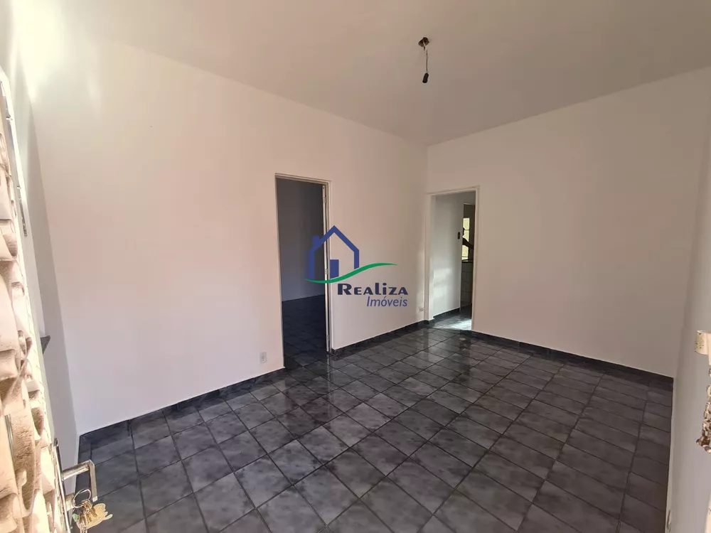 Casa à venda com 2 quartos, 80m² - Foto 2