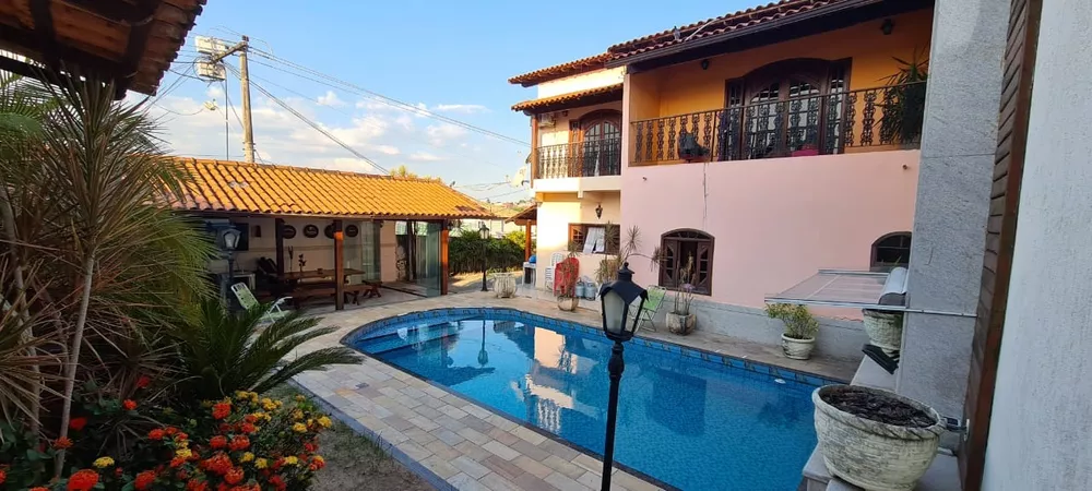 Casa, 6 quartos, 245 m² - Foto 1