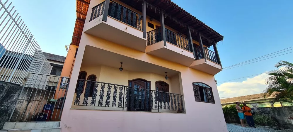 Casa, 6 quartos, 245 m² - Foto 2