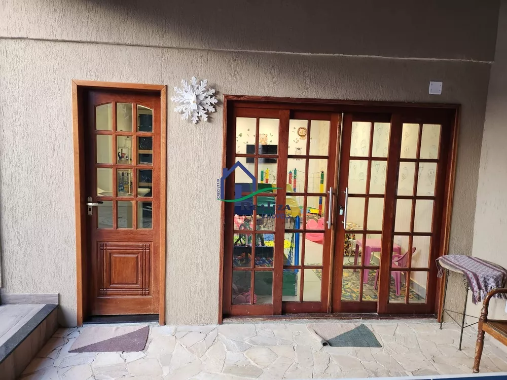 Casa, 4 quartos, 240 m² - Foto 1