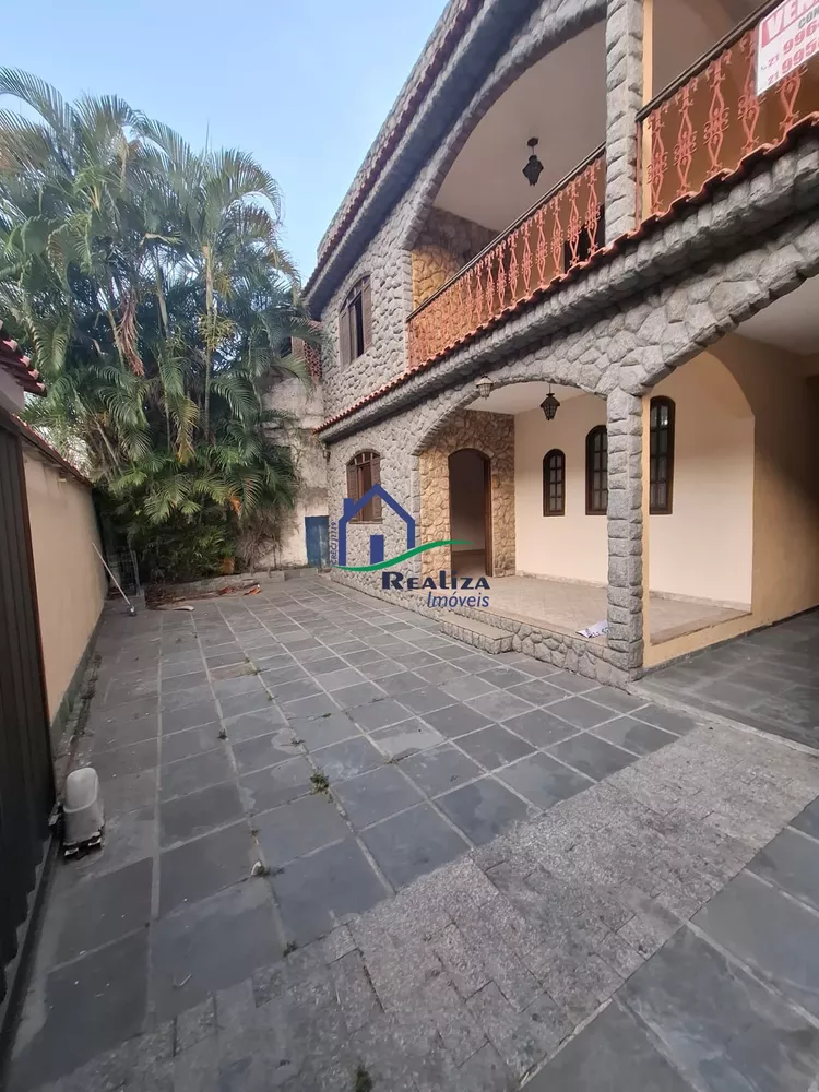 Casa à venda com 3 quartos, 360m² - Foto 1