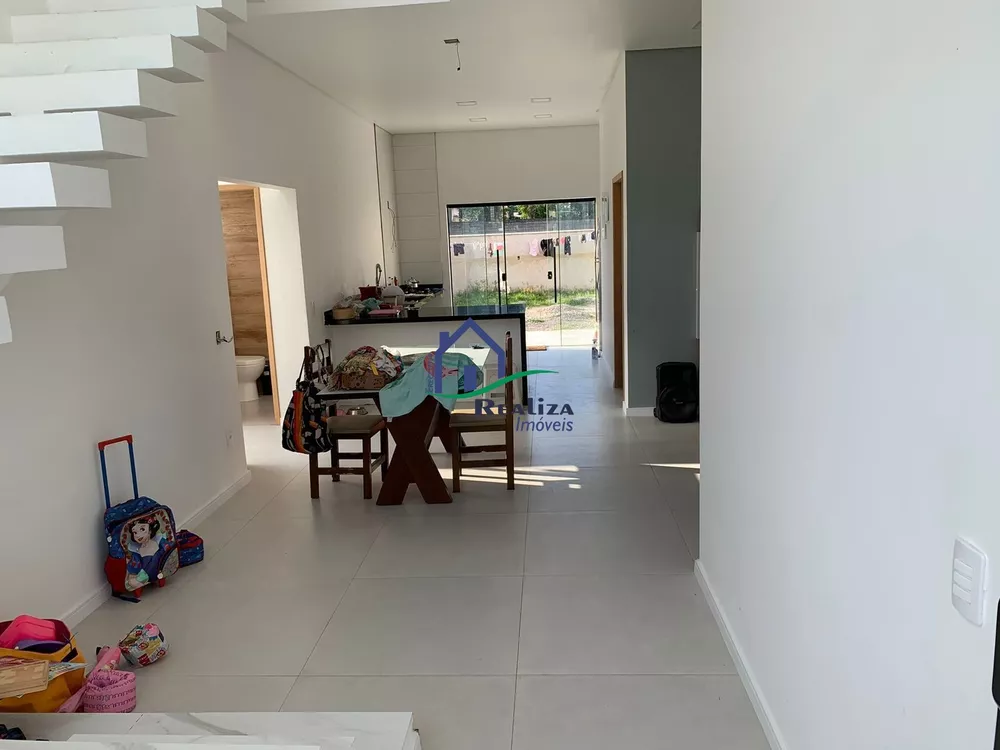 Casa à venda com 4 quartos, 190m² - Foto 2