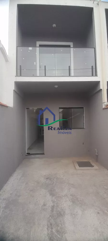 Casa à venda com 2 quartos, 63m² - Foto 1