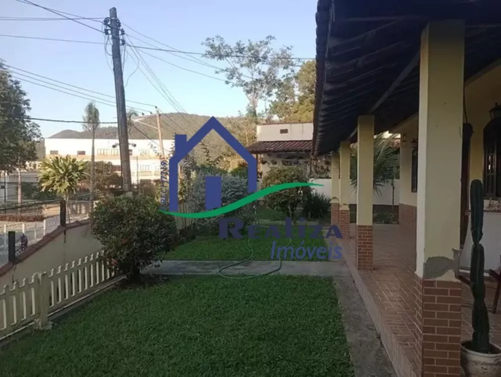 Casa à venda com 3 quartos, 300m² - Foto 2