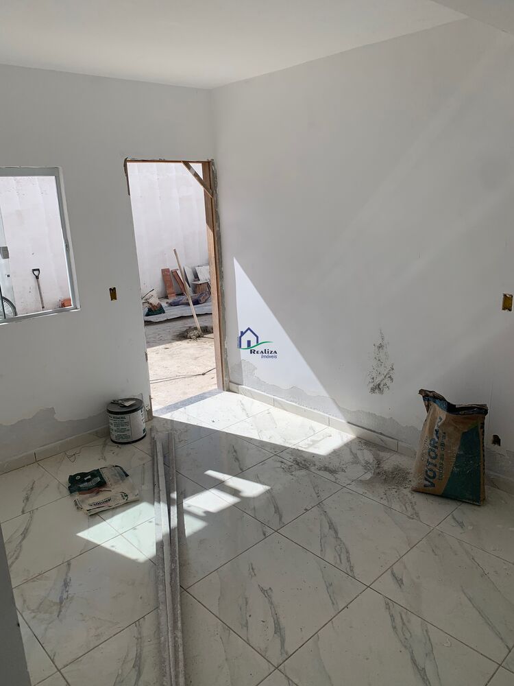Casa à venda com 2 quartos, 70m² - Foto 1