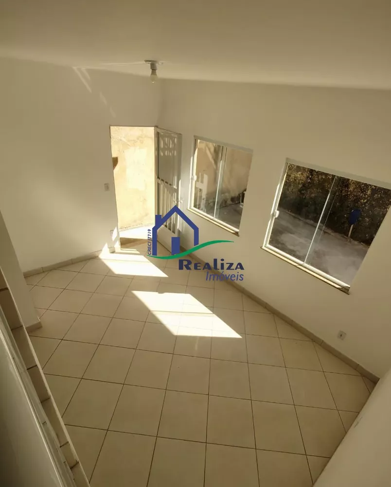 Casa à venda com 2 quartos, 65m² - Foto 3