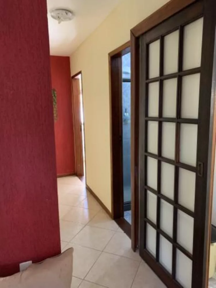 Casa à venda com 4 quartos, 250m² - Foto 2