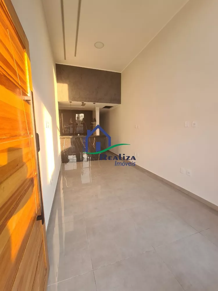 Casa à venda com 2 quartos, 110m² - Foto 2