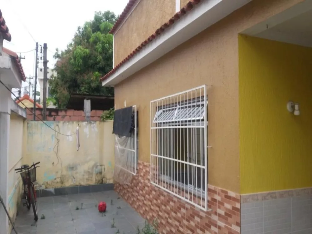 Casa à venda com 3 quartos, 100m² - Foto 1