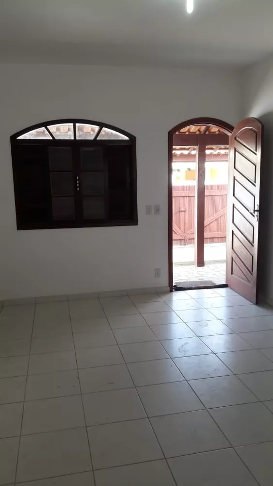 Casa à venda com 2 quartos, 111m² - Foto 2