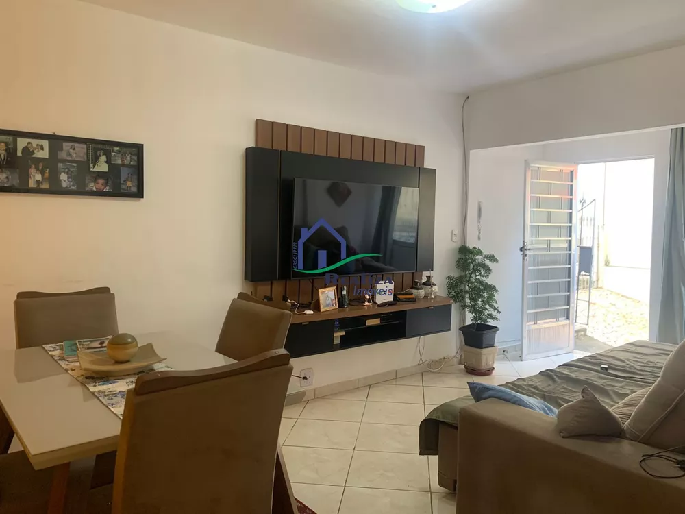 Casa à venda com 2 quartos, 123m² - Foto 1