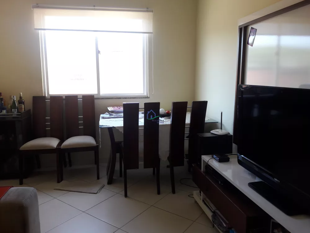 Apartamento à venda com 2 quartos, 70m² - Foto 2