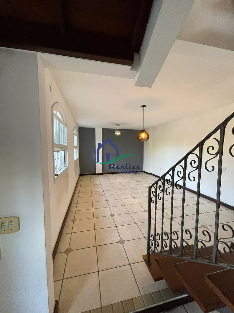 Casa à venda com 4 quartos, 360m² - Foto 3