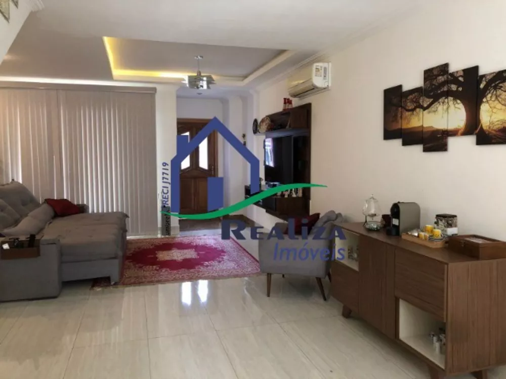 Casa à venda com 3 quartos, 167m² - Foto 1