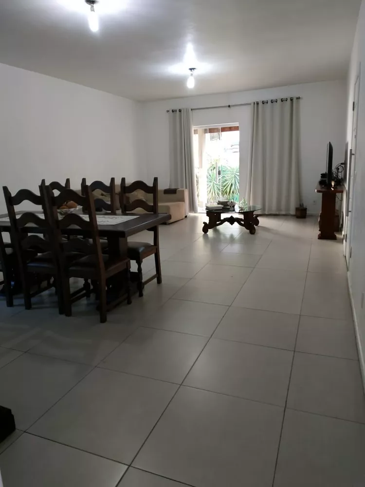 Casa à venda com 9 quartos, 705m² - Foto 2