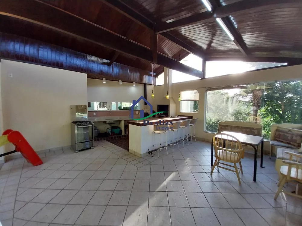 Casa, 6 quartos, 300 m² - Foto 1