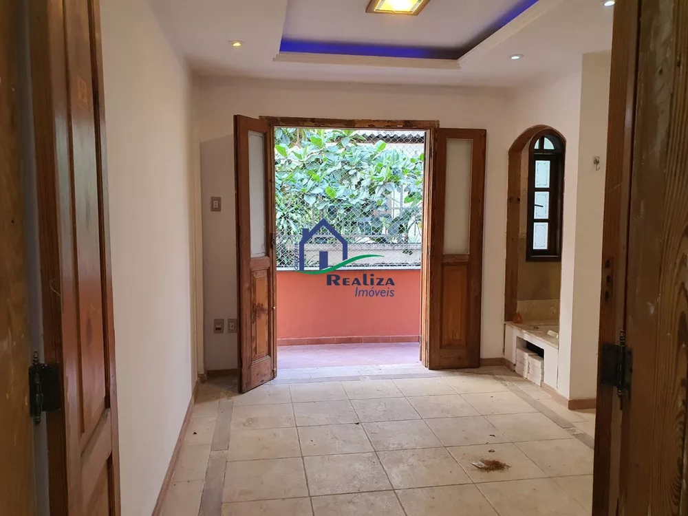 Casa à venda com 4 quartos, 225m² - Foto 1