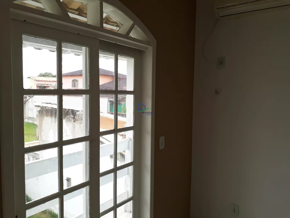 Casa à venda com 3 quartos, 187m² - Foto 1