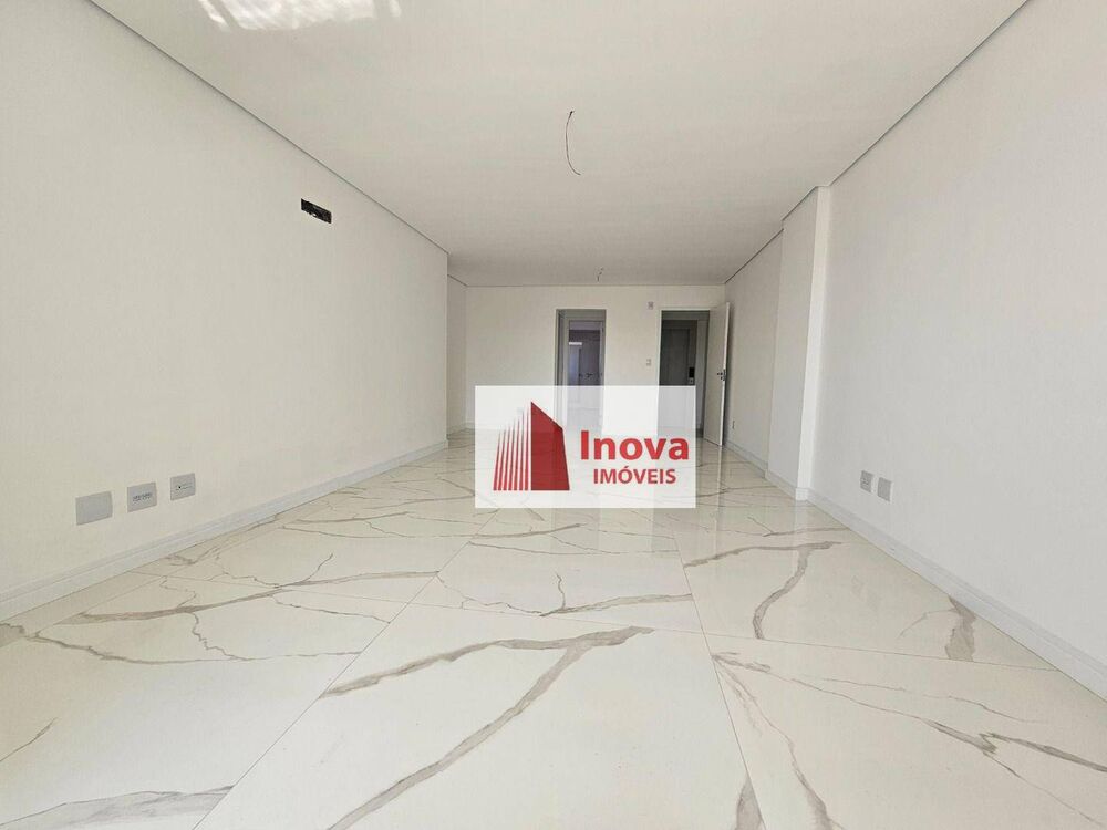 Apartamento à venda com 3 quartos, 140m² - Foto 3