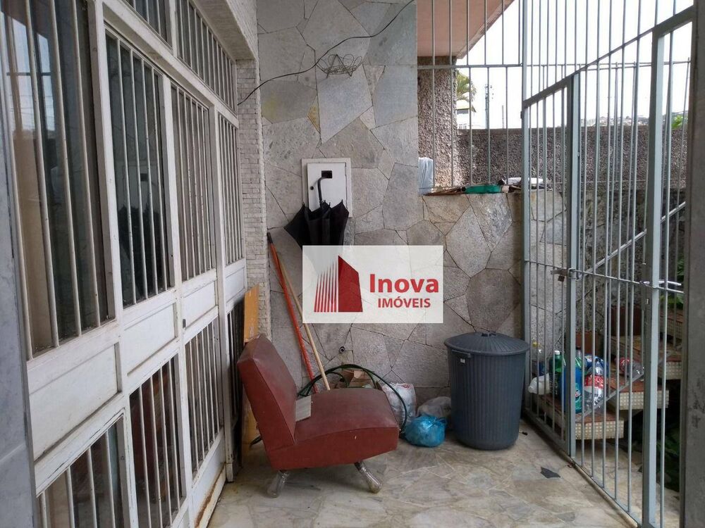 Casa à venda com 4 quartos, 300m² - Foto 2