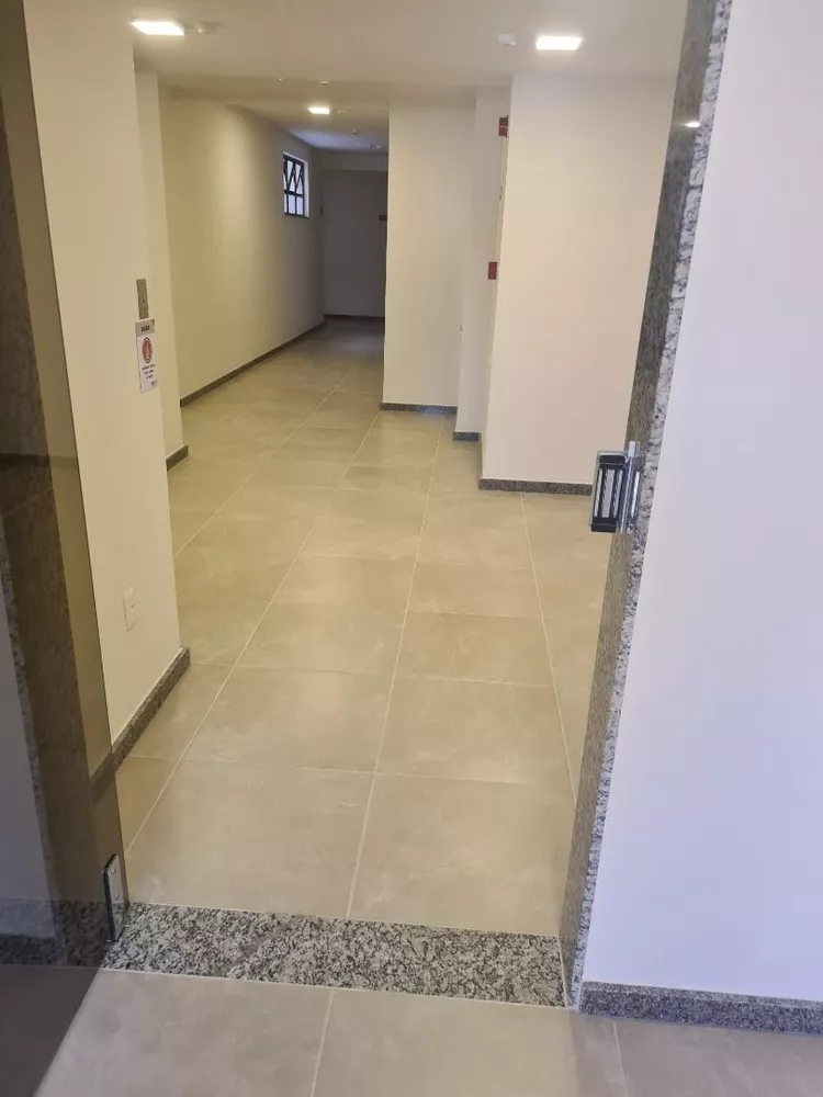 Apartamento à venda com 2 quartos, 77m² - Foto 1