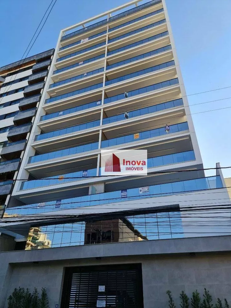 Apartamento à venda com 4 quartos, 225m² - Foto 2