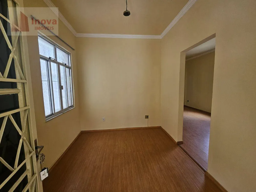 Casa, 6 quartos, 195 m² - Foto 1