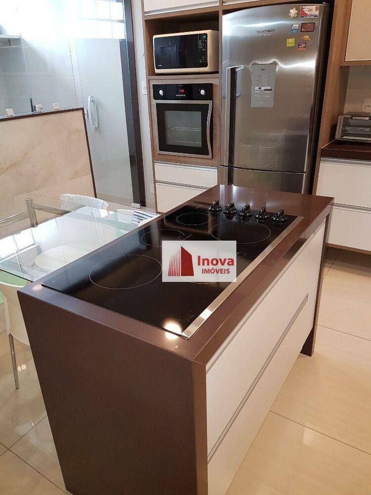 Apartamento à venda com 3 quartos, 140m² - Foto 2