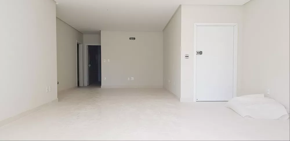 Apartamento à venda com 4 quartos, 220m² - Foto 3