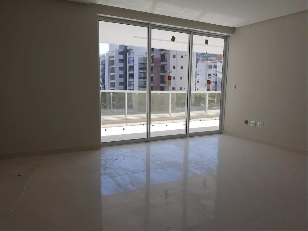 Apartamento à venda com 4 quartos, 220m² - Foto 2