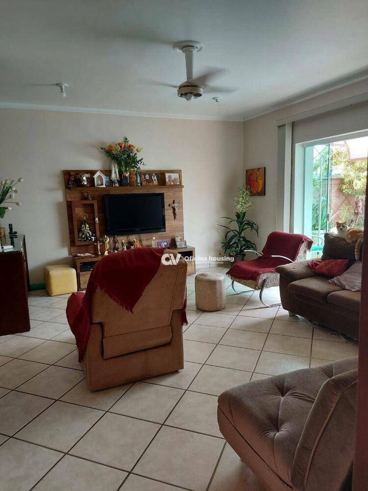 Casa à venda com 3 quartos, 300m² - Foto 9