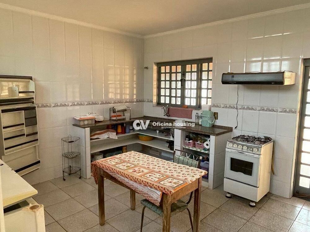 Chácara à venda com 3 quartos, 300m² - Foto 8