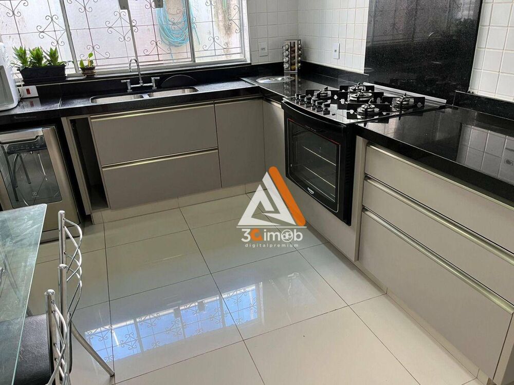 Casa à venda com 3 quartos, 340m² - Foto 8