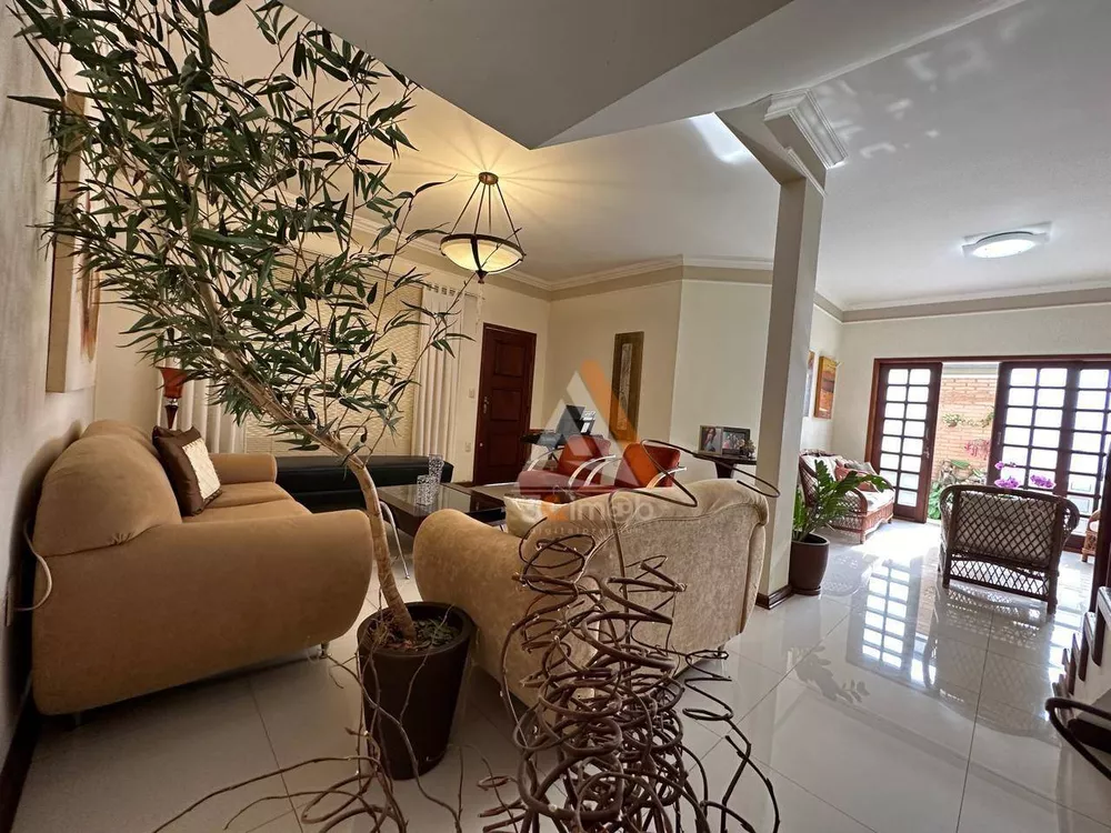 Sobrado, 4 quartos, 274 m² - Foto 2