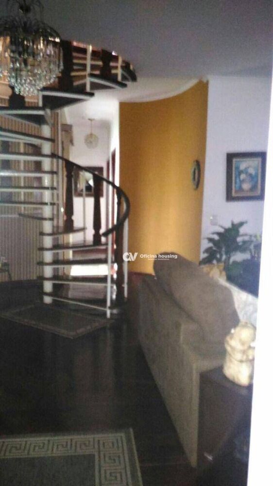 Sobrado à venda com 4 quartos, 380m² - Foto 1