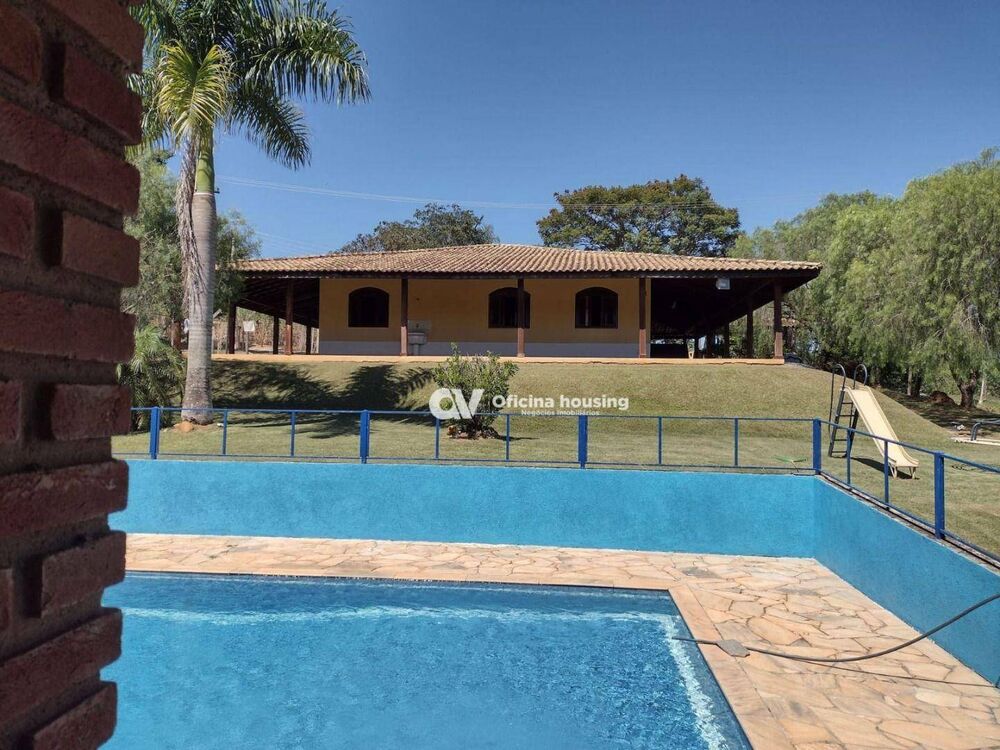 Chácara à venda com 3 quartos, 210m² - Foto 2