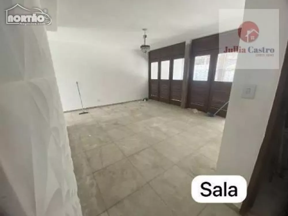 Casa à venda com 7 quartos, 264m² - Foto 2