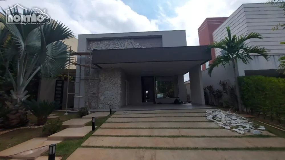 Casa à venda com 3 quartos, 270m² - Foto 1