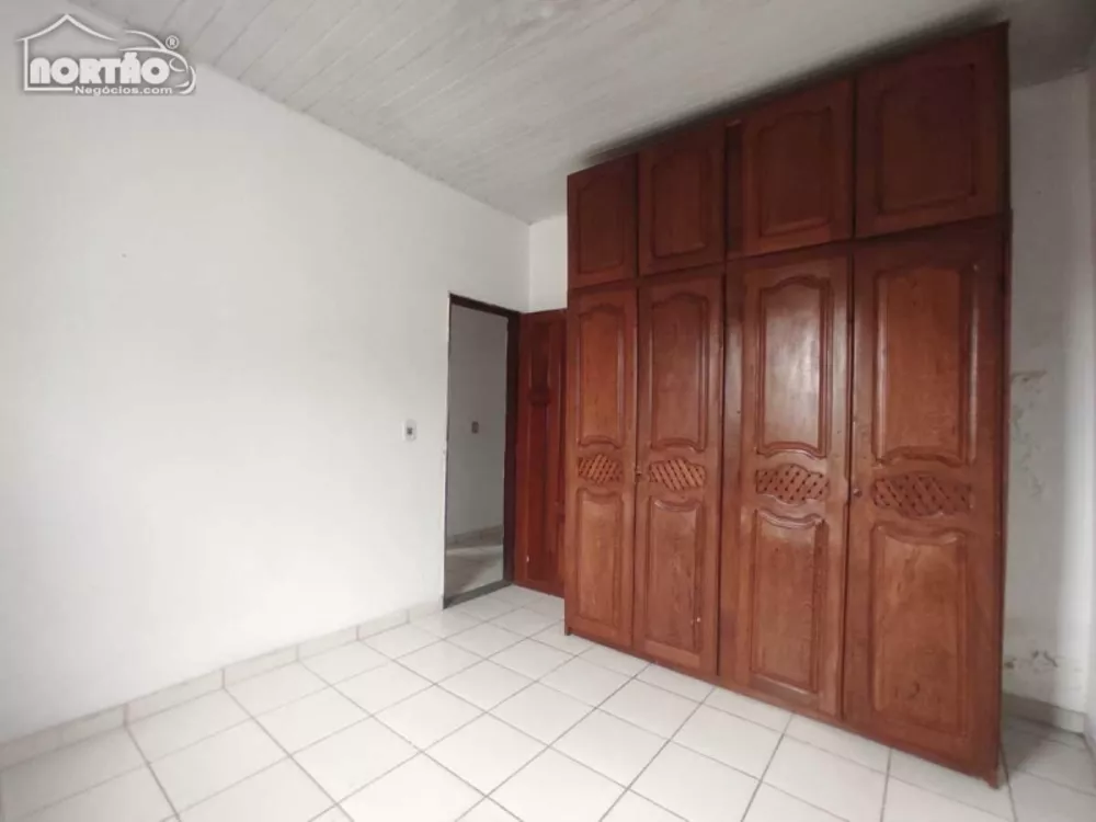 Casa à venda com 3 quartos, 225m² - Foto 3