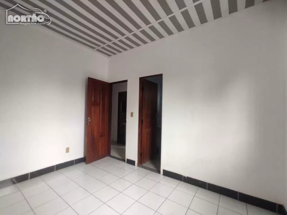 Casa à venda com 3 quartos, 225m² - Foto 1