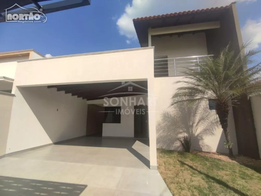 Casa à venda com 3 quartos, 223m² - Foto 1