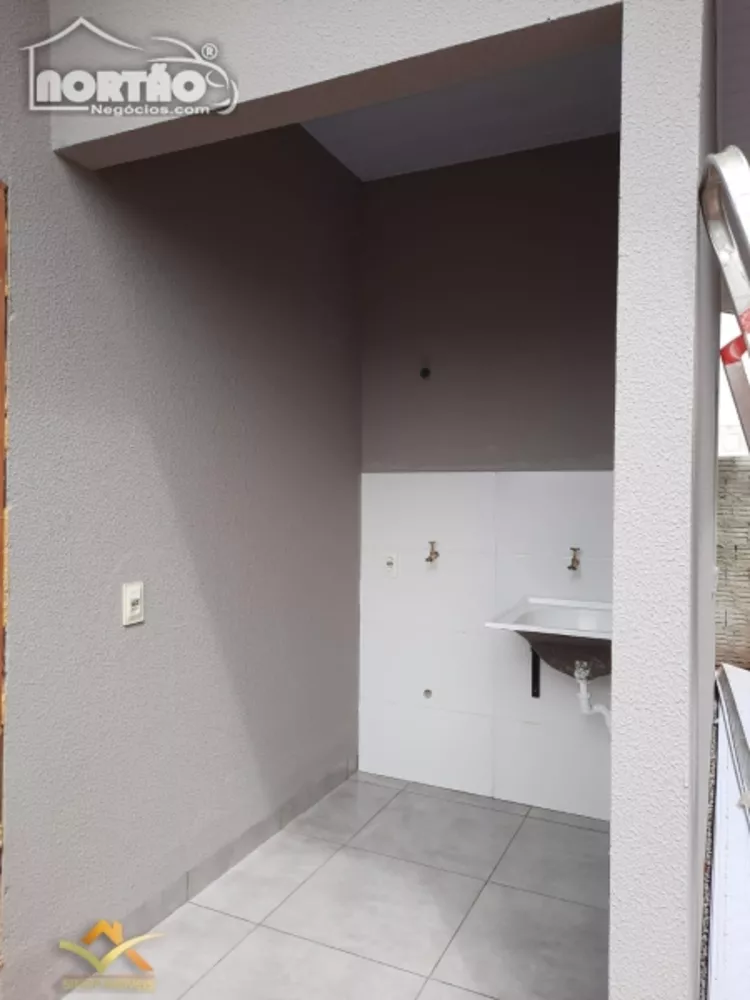 Casa à venda com 3 quartos, 60m² - Foto 4